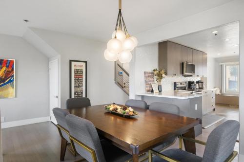 Dapur atau dapur kecil di Serene Home on the Hill with amazing view! near SF