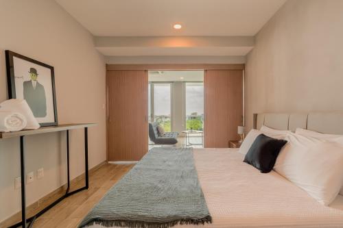 Postel nebo postele na pokoji v ubytování EHDEN Vacation Suites Puerto Cancún