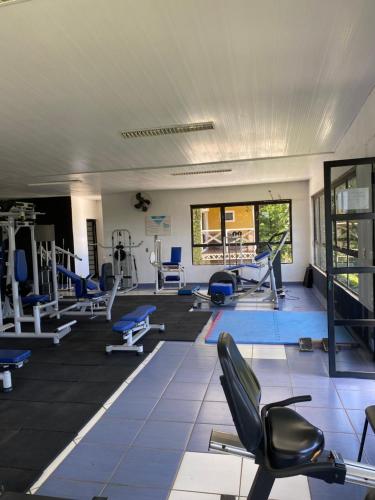 a gym with several chairs and a lot of equipment at Spa orgânico chalé dos Ipês in Jundiaí