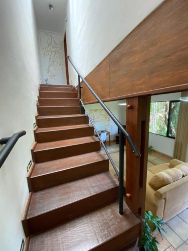 a staircase in a house with wooden steps at Spa orgânico chalé dos Ipês in Jundiaí