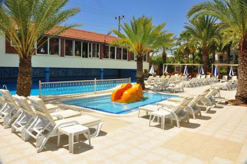 Bazén v ubytování Cinar Family Suite Hotel Side nebo v jeho okolí