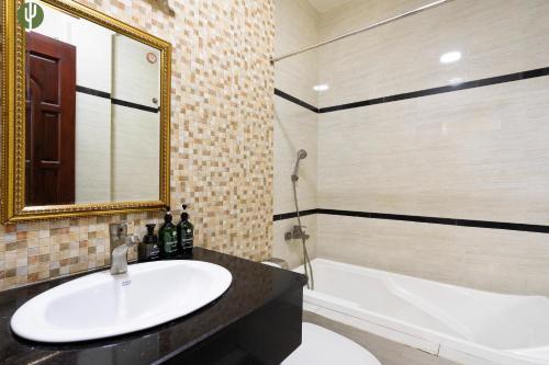 Cactusland Hotel Tan Binh Near T3 Stationにあるバスルーム