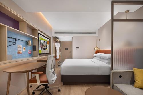 Postel nebo postele na pokoji v ubytování Home2 Suite by Hilton Harbin Central Street