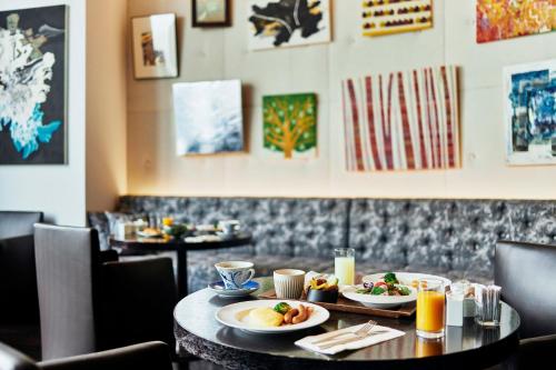 a table in a restaurant with two plates of food at Park Hotel Tokyo in Tokyo