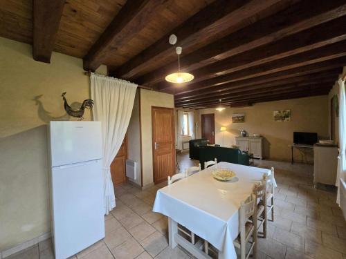 Salignac EyviguesにあるMaison périgourdine 2 chambres à Salignac-Eyvigues avec cour et jardin, animaux acceptés - FR-1-616-5のギャラリーの写真