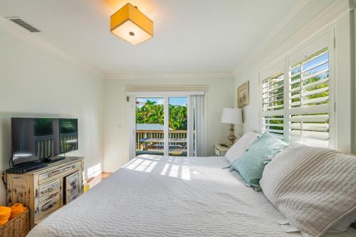 En eller flere senge i et værelse på Cabana Breeze