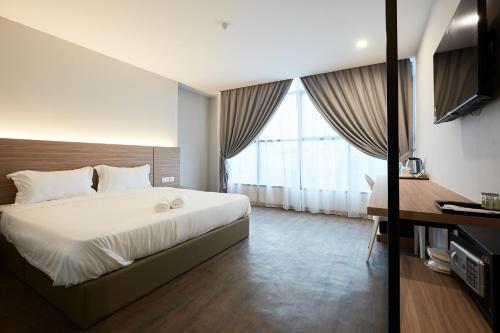 Una cama o camas en una habitación de RM Hotel Muar