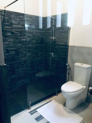 Bilik mandi di Vallee 69 Eco Villa-Tissa,Yala