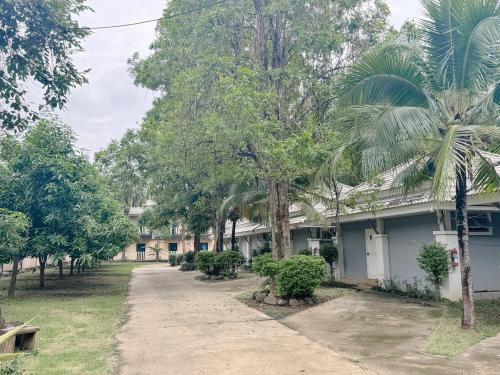 Κήπος έξω από το Grand Amazon Hotel