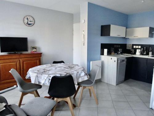 Studio moderne à Plouhinec, WIFI, parking, animaux acceptés - FR-1-479-184