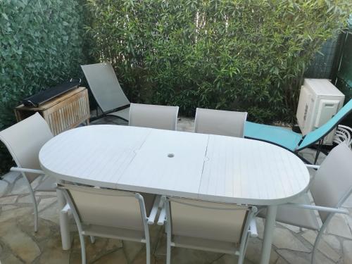 Pavillon 6 pers avec piscine, clim, terrasses et parking privé - FR-1-781-72