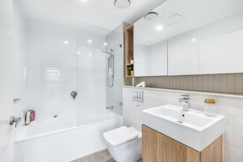 Your Luxury Weekend Getaway in Wentworth Point 욕실