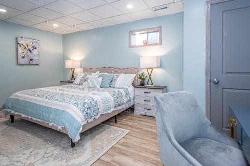 a bedroom with blue walls and a bed and a chair at Family Stay! Near both Ark & Creation Museum! in Walton