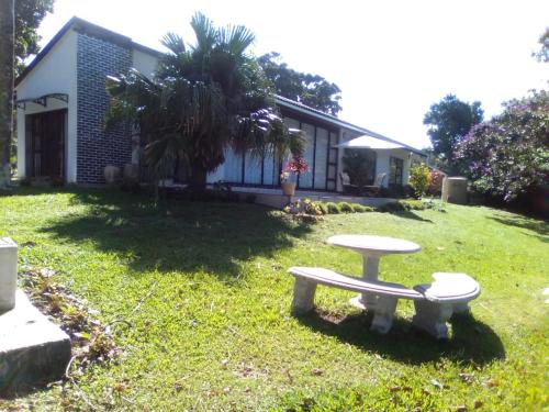 Κήπος έξω από το Manaba Holiday Home