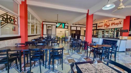 Un restaurante o sitio para comer en NEW Hotel Playa