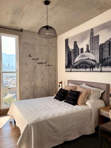 a bedroom with a large bed with a poster on the wall at Depa con alberca y jardín a 5 min de San Pedro in Monterrey