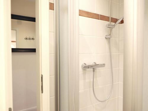 Un baño de Hochwertiges und komfortables 1-Zimmer-Appartement mit Balkon