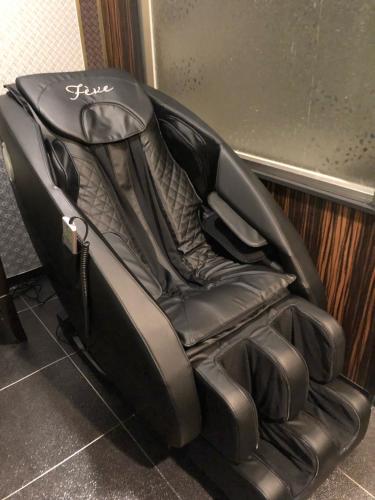 a black car seat sitting on the floor at X Hotel - Adult Only- in Sayama