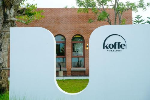 プレリュード ホテルに飾ってある許可証、賞状、看板またはその他の書類