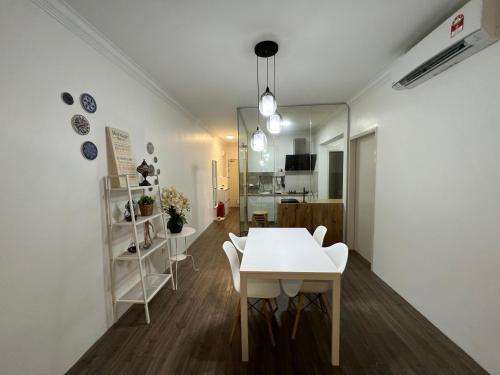 Η κουζίνα ή μικρή κουζίνα στο Minimalist Simfoni Apartment
