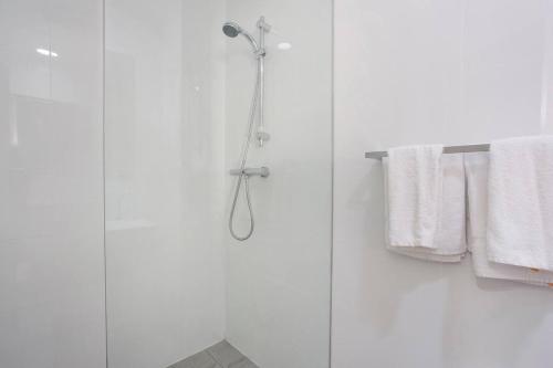 Un baño de Mariners Lookout On The Harbour