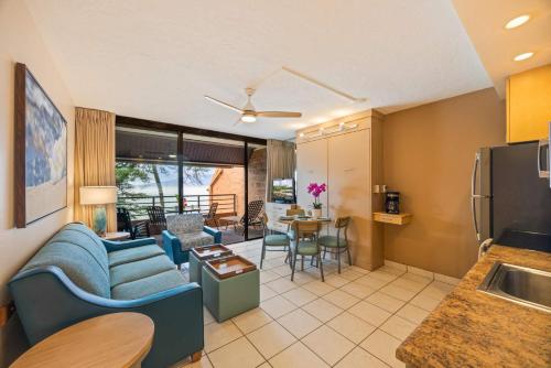 Posezení v ubytování Kuleana Club #715 Oceanfront - 1 bedroom & 1 bathroom - 2nd Floor