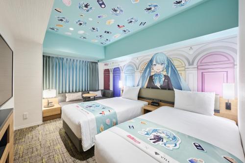 a room with two beds and a painting on the ceiling at Villa Fontaine Grand Haneda Airport in Tokyo