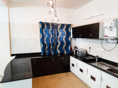 Dapur atau dapur kecil di Melba Homestay at Kodaigate