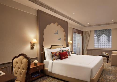 Cama o camas de una habitación en Anantara Jewel Bagh Jaipur