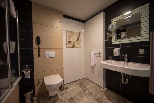 Phòng tắm tại No 19 Boutique Hotel