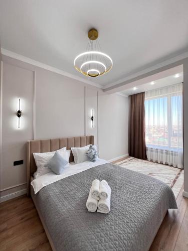 Postel nebo postele na pokoji v ubytování Capital city, Жилой комплекс