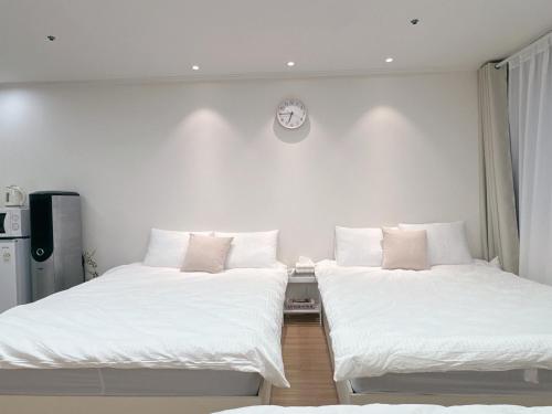 NEW Remodeling Hongdae House房間的床
