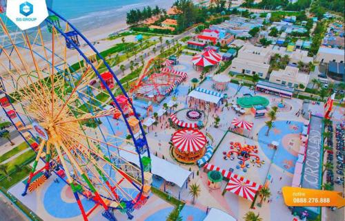 an aerial view of an amusement park with a roller coaster at NOVAWORLD PHAN THIET SUNRISE VIILLA 4pn in Bình Tú