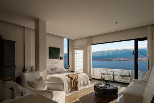 a bedroom with a bed and a view of the water at 大理空岛半山海景民宿 in Dali