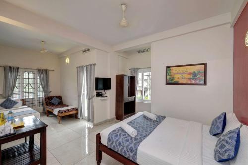 Una cama o camas en una habitación de Kurinji Wanderlust Resort Munnar