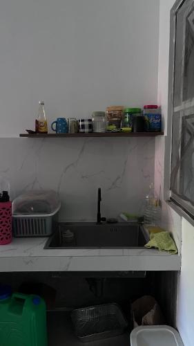 Kuchyň nebo kuchyňský kout v ubytování Reymen's Transient