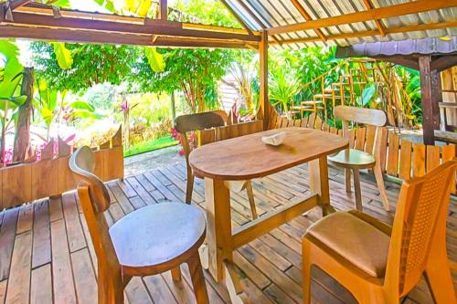 Κήπος έξω από το Rejeng Bungalow Near Gangga Waterfall Lombok