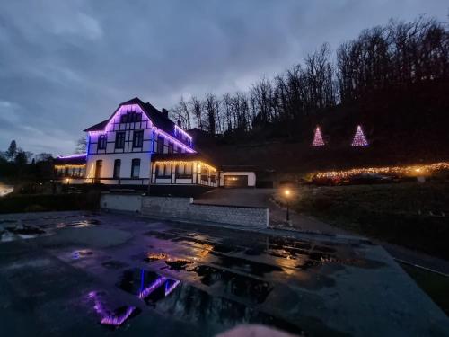 Πισίνα στο ή κοντά στο Hotel Kurhaus Uhlenberg