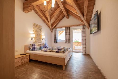 Μια τηλεόραση ή/και κέντρο ψυχαγωγίας στο Ferienlodge Alpenkönigin - Apartments Stubaital