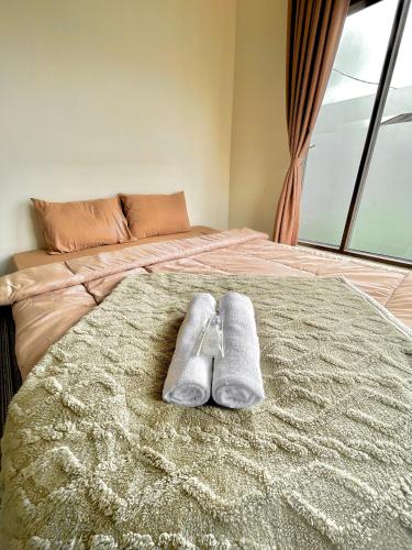 Ένα ή περισσότερα κρεβάτια σε δωμάτιο στο Sejiwa Homestay Syariah