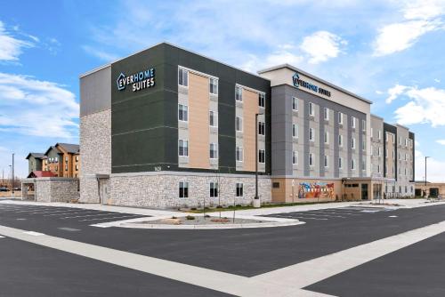 an empty parking lot in front of a building at Everhome Suites Cheyenne in Cheyenne