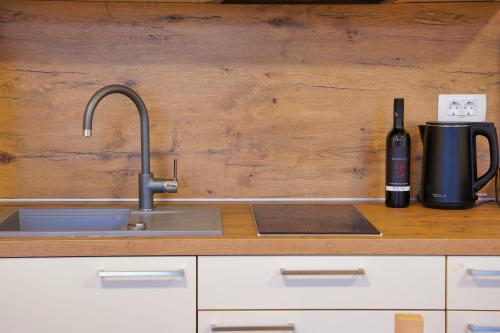 Dapur atau dapur kecil di Metropolitana's Zois Apartments