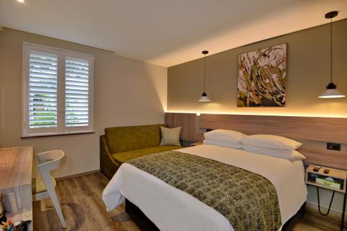 Katil atau katil-katil dalam bilik di Town Lodge George