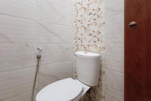 Ένα μπάνιο στο Wisma Al Iman Syariah 25 Mitra RedDoorz