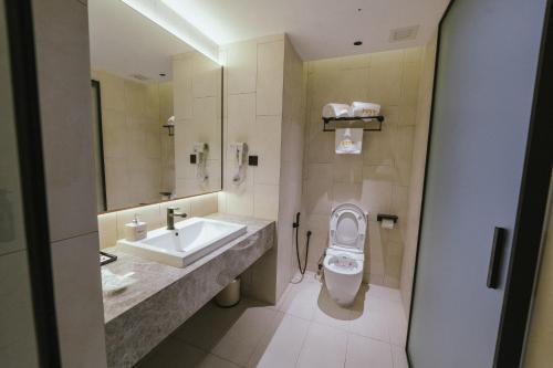 Un baño de Roxy Beach Resort