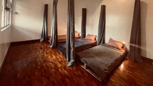 Postel nebo postele na pokoji v ubytování QBee Manila- Airport Nearby, Cozy Hostel & Homestay, 3rd Floor Shared Space