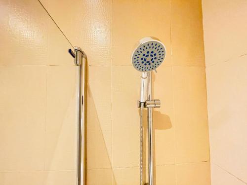 a shower with a shower head in a bathroom at Al Hamra Residence in Ras al Khaimah