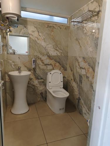 Salle de bains dans l'établissement Hotel Golden Heritage Deluxe