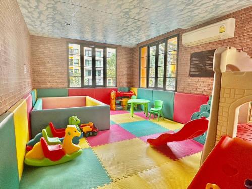 a room with a play room with toys in it at Venetian Signature Pattaya by รมิตา in Jomtien Beach