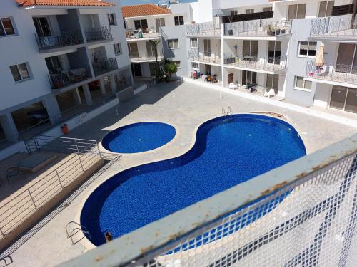 Πισίνα στο ή κοντά στο Tide Terrace 2 bdr apt in Kapparis, Protaras